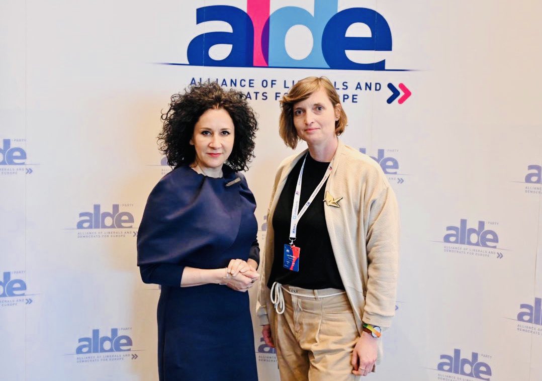 Uplynulý víkend sme spoločne so <a href="/LuciaPlavakova/">Lucia Plaváková</a> reprezentovali <a href="/progresivne_sk/">Progresívne Slovensko</a> na Kongrese <a href="/ALDEParty/">ALDE Party</a>. Presadili sme rezolúciu na podporu transrodových ľudí a absolvovali niekoľko inšpiratívnych stretnutí s našimi partnerskými európskymi stranami, ako napr. D66 či <a href="/momentumhu/">Momentum Mozgalom</a>