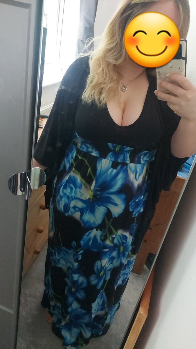 If you see me in this dress numerous times this summer (this or my pink one), don't judge! I dont have many summer clothes I feel comfortable in 😂😂 (ft. a dirty mirror)
.
.
.
.
.
#summer #dress #dontjudge #selfie #idontcare #nojudging