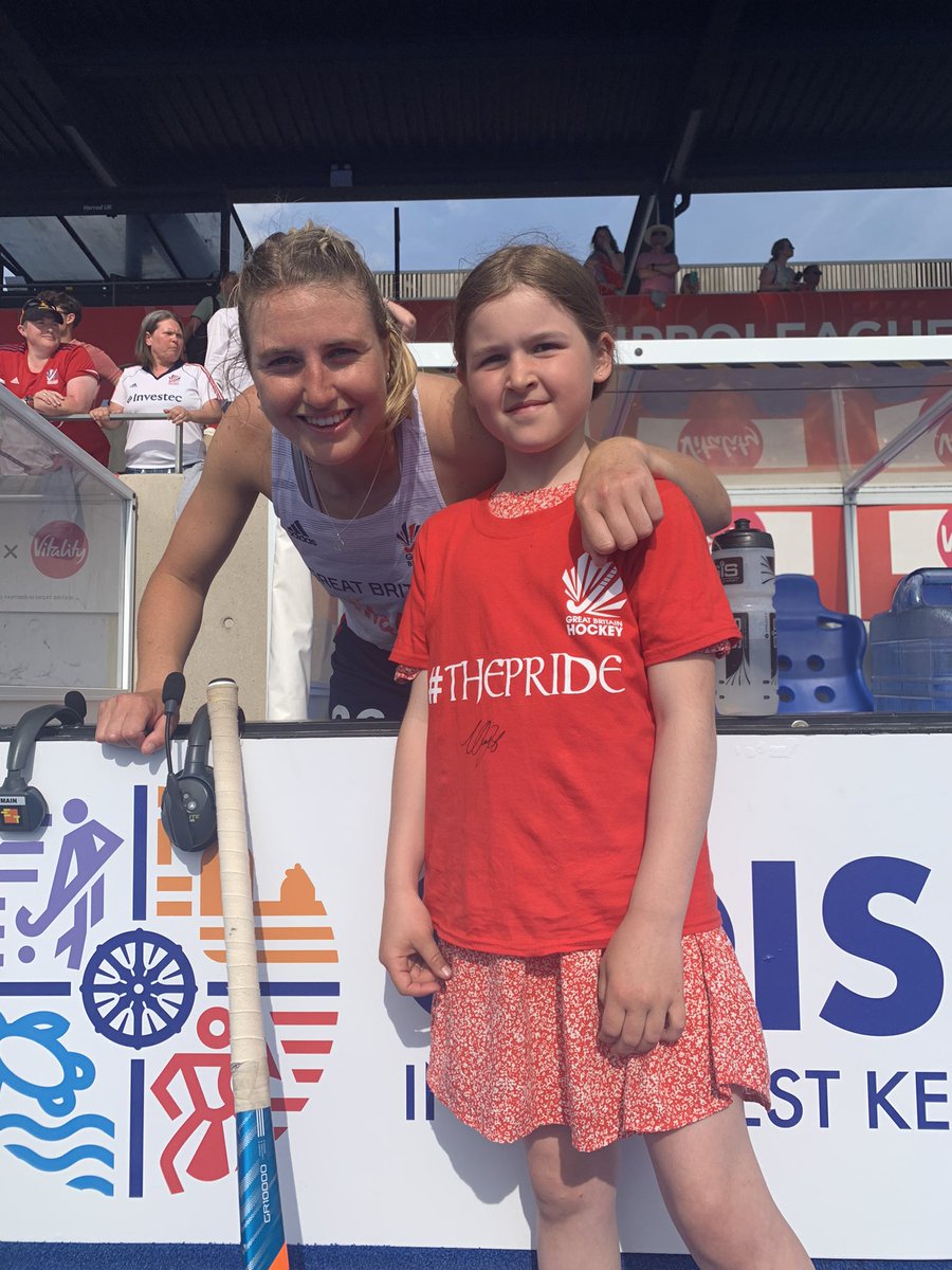 A special day and huge thanks to @LauraUnsworth4, @hkmartin7 and @LilyOwsley for making it a little better (despite the frustrations of the loss) and helping to inspire the next generation…
#MascotForADay
@EnglandHockey @GBHockey @FIH_Hockey