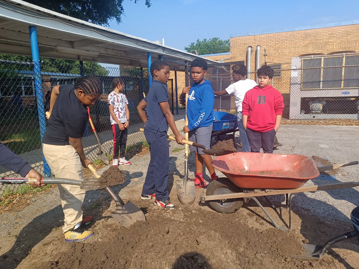 Garden Spruce Up Day! Thanks @rodneygodley @Tamekaoakley @hartsfieldES #STEM