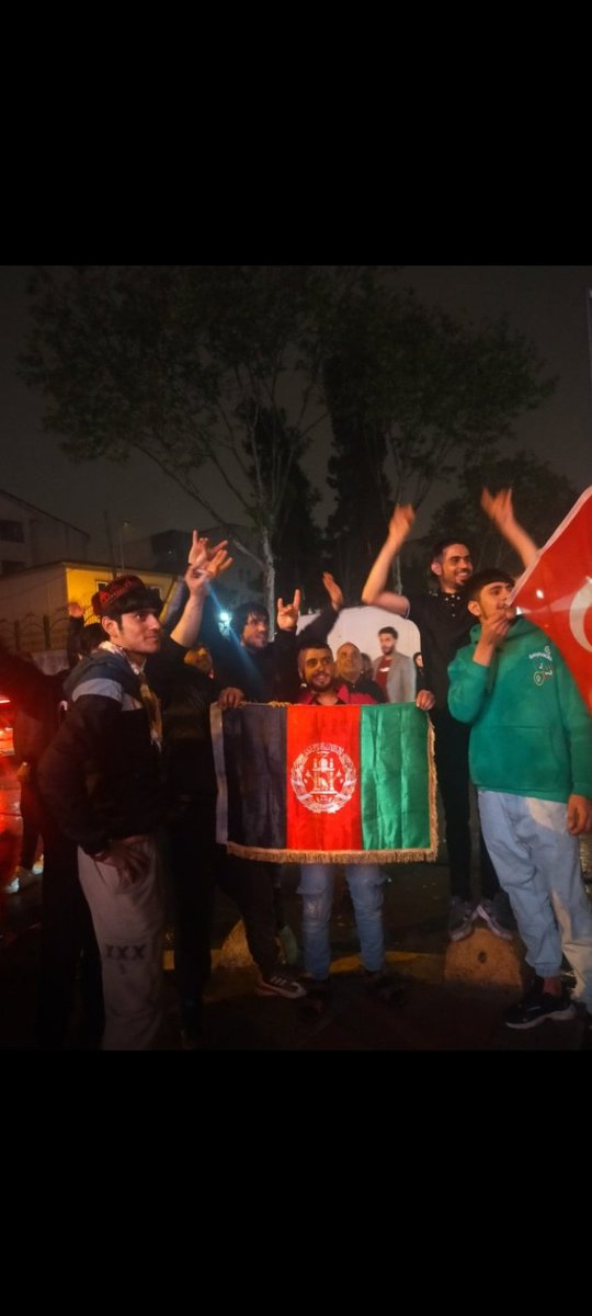 Canlı Arizona kertenkeleleri kaldıkları için çok mutlular teşekkürler ekmek arası makarna yiyen koyun sürüleri inşallah o makarna ve ekmeğide ararsınız