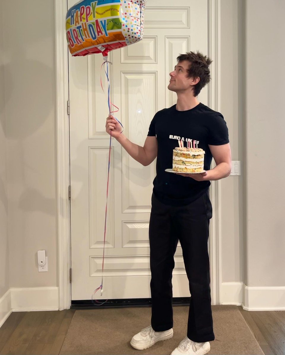 alecbenjamin tweet media