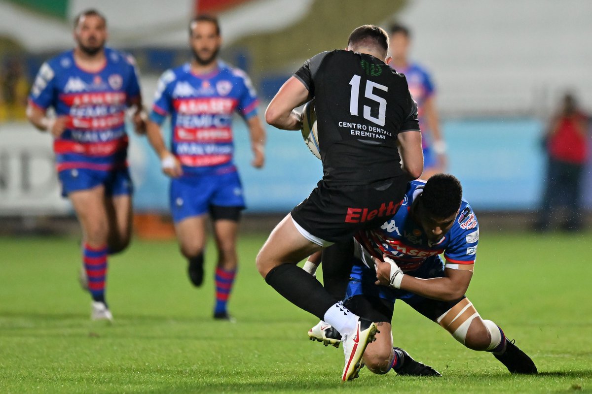 Federugby's tweet photo. #ROVvPAD #Finale2023
10 minuti al termine, Rovigo in vantaggio di 4 punti. Chi vincerร ? โ๏ธ
#PeroniTOP10
#insieme #rugbypassioneitaliana https://t.co/21n4GDB5kn