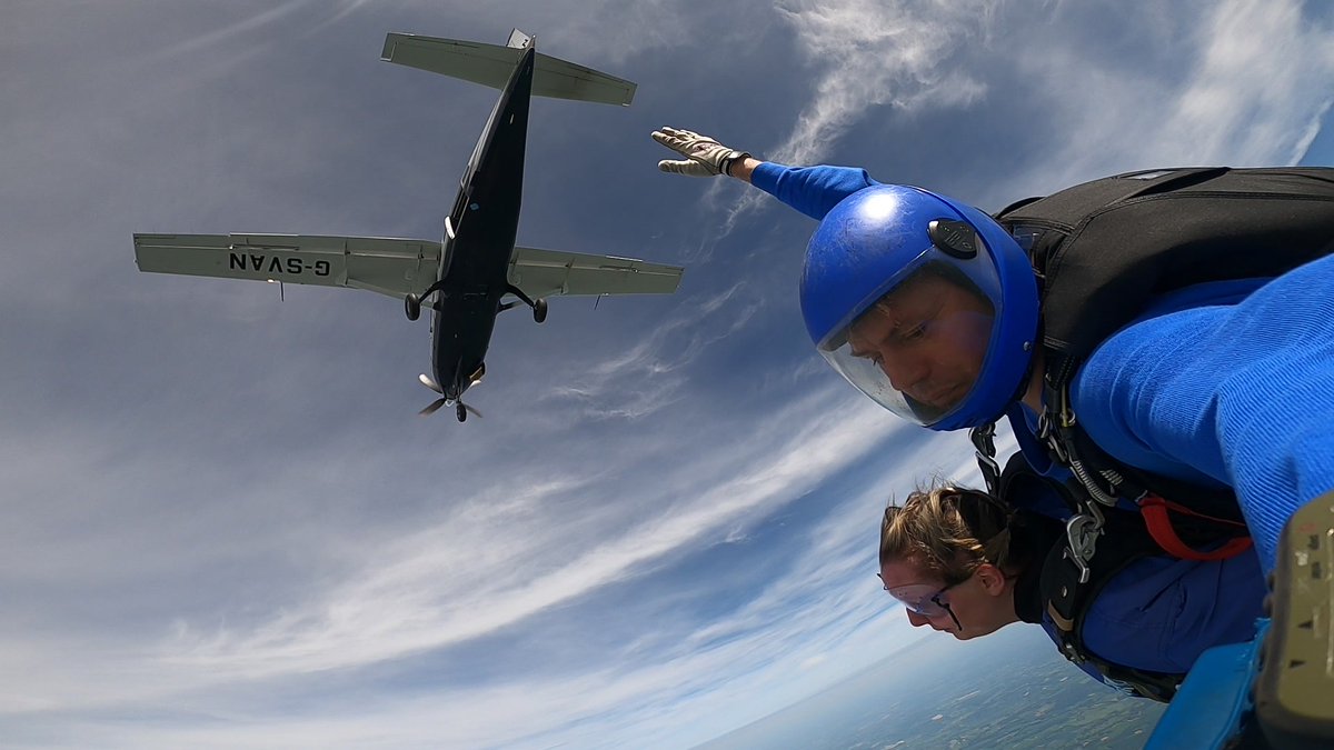 MissHayley_Xx's tweet photo. I did it!!! I faced my fears for @CCLG_UK and completed a Tandem skydive with @GoSkydiveUK 🥳🪂🤘🏻 the best experience!! #skydive #fundraise https://t.co/yY2In0Btwb