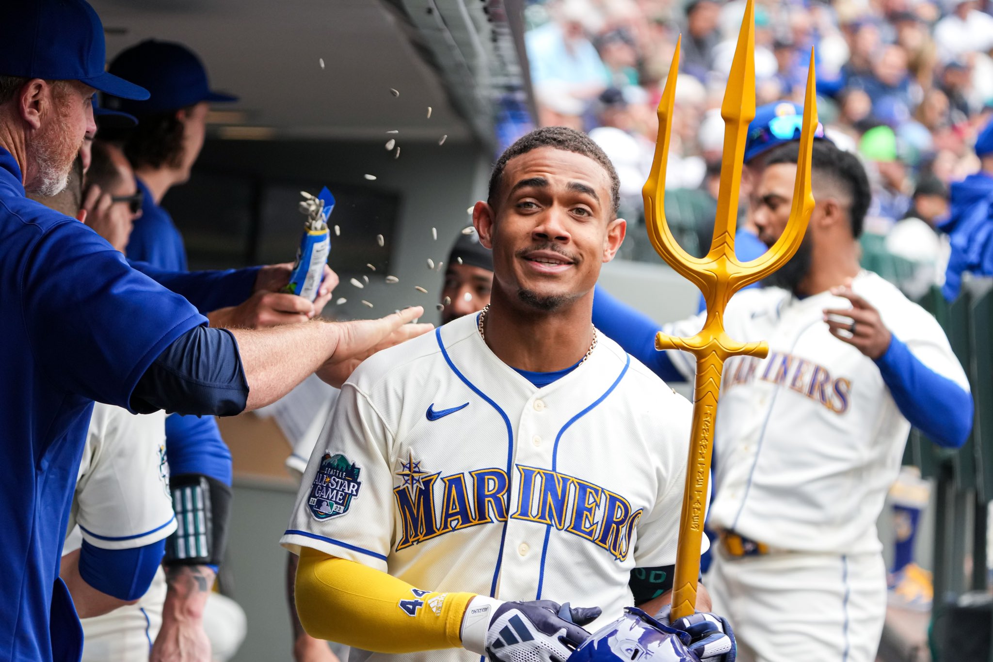 Circling Seattle Sports on X: 🔱🚨SUNDAY TRIDENT🚨🔱 Julio Rodriguez's  solo homer in the bottom of the 1st got the @Mariners scoring going Photos  by @_LivLyons #SeaUsRise  / X