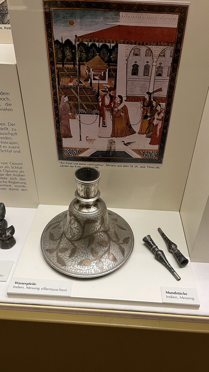 Ich war vor paar Tagen im Museum mit meinen Töchtern und da fand ich eine Antiquitäten #Shisha