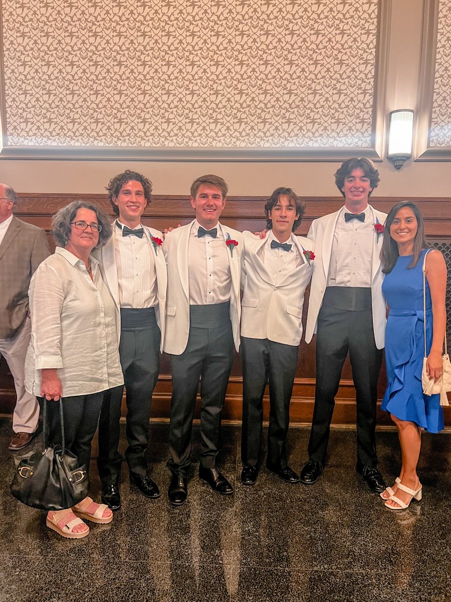 mpcampos1's tweet photo. Excited to see what the future has in store for these amazing young men I had the honor to teach. Go set the 🌎 on 🔥Happy Graduation Day! #GlobalBills #SLUH #SLUHGlobalEd https://t.co/QLKqnXD8d1
