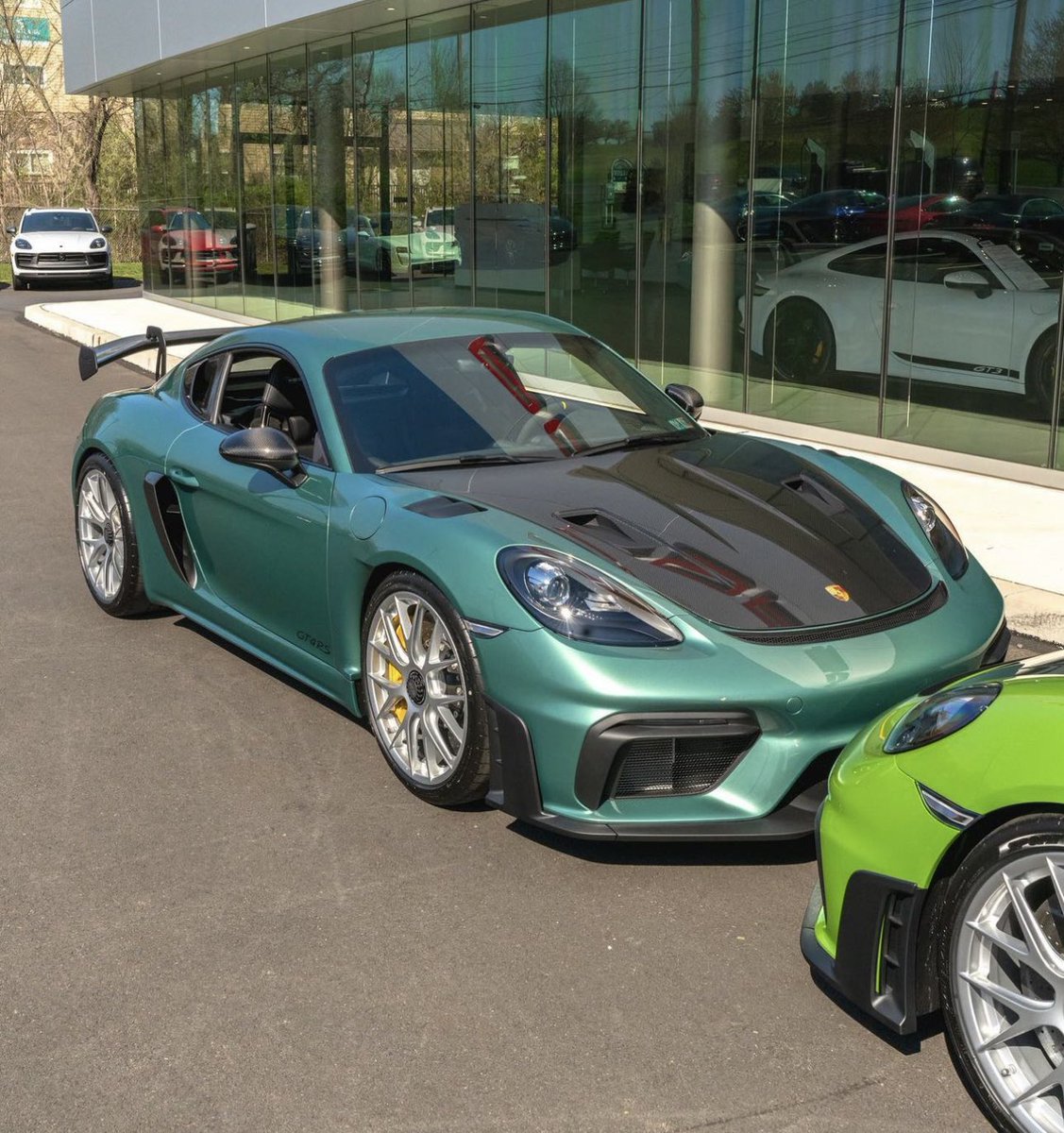 Paint-to-Sample Racing Green Metallic Cayman GT4 RS