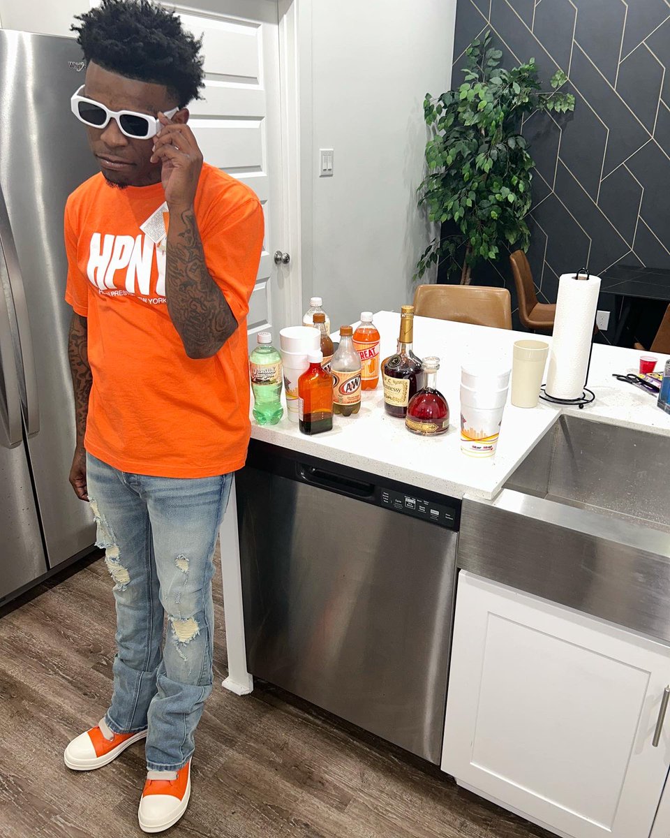 GetYoBitchh's tweet photo. Dat money gone speak for itself 🐝 .
#DaBiggest https://t.co/2fNczbHyCV