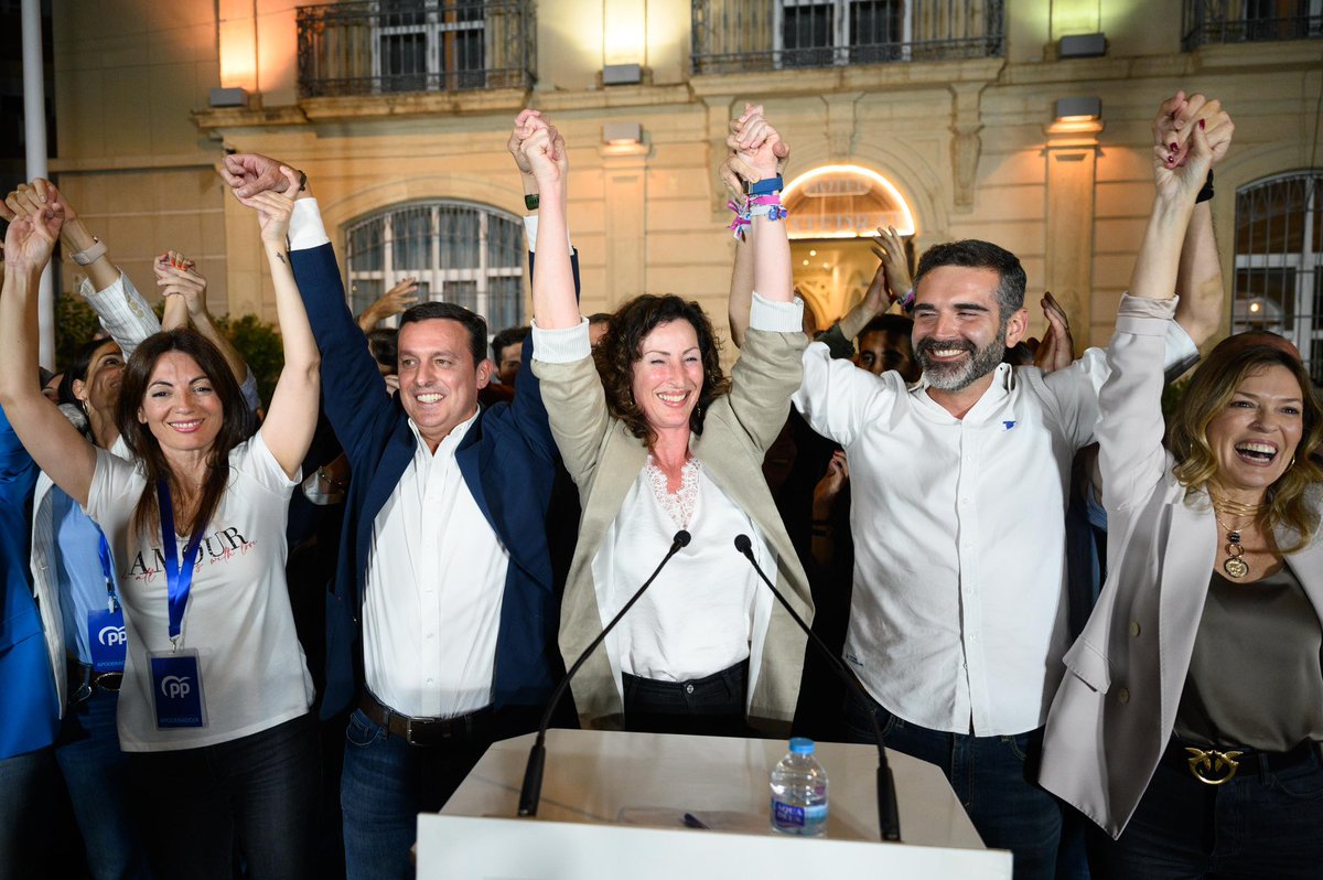 Mar_del_MarVaz's tweet photo. 💙 ¡Gracias, Almería! Nunca olvidaré este día. Vamos a gobernar comprometidos con nuestra ciudad, para todos los almerienses.

#MiCompromisoContigo #28MMV #MiCompromisoConAlmería https://t.co/WhZmMfkKCn