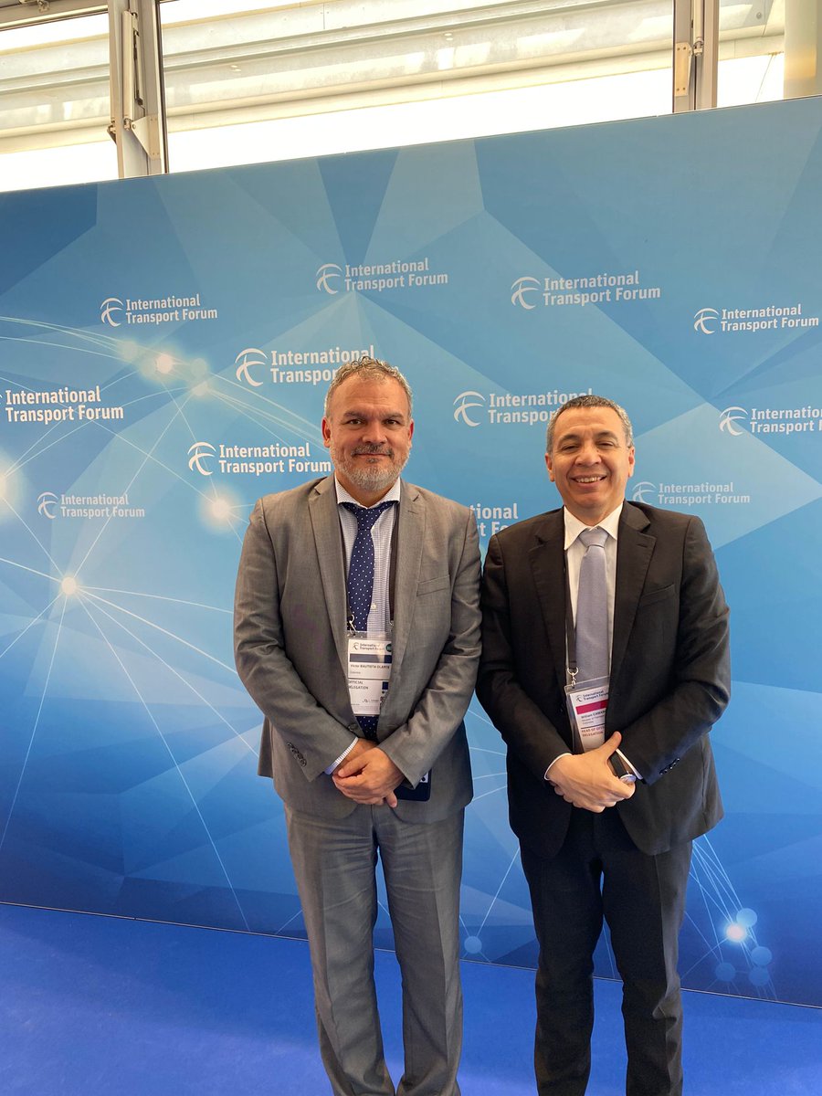 LEIPZIG , Un buen espacio de interacción en la búsqueda de aliados para movilidad con energías limpias en el <a href="/ITF_Forum/">International #Transport Forum 🌎</a> bajo el liderazgo de <a href="/wcamargotriana/">William Camargo Triana.</a> y equipo de Colombia ante la <a href="/MisionColOCDE/">Misión Permanente de Colombia ante la OCDE</a> <a href="/PROCOLOMBIACO/">PROCOLOMBIA</a>