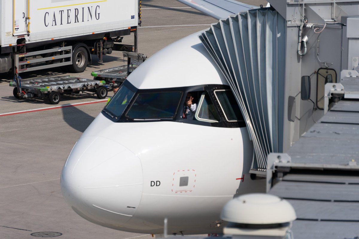 dercico's tweet photo. ✌🏼 zurück an den @FlySWISS Kapitän https://t.co/GE5MrEHkJt