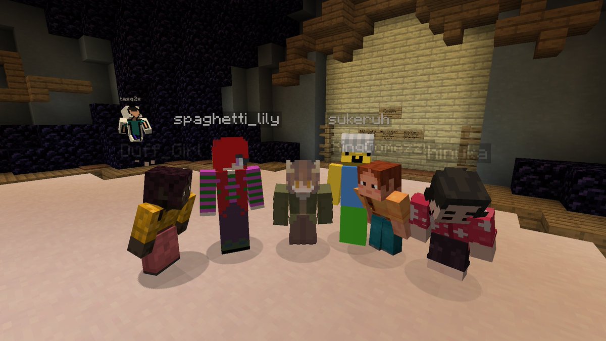 MrResidentt's tweet image. Remembering the time me and Charlie tricked some people on Hypixel build battle that we were filming a video :)