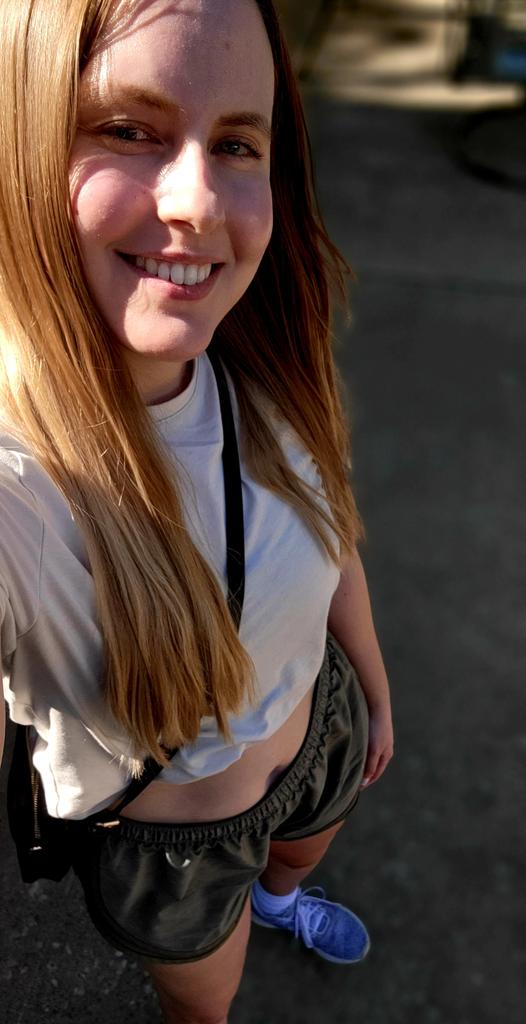 Lil Bit on Twitter: "Pretty day 💛"