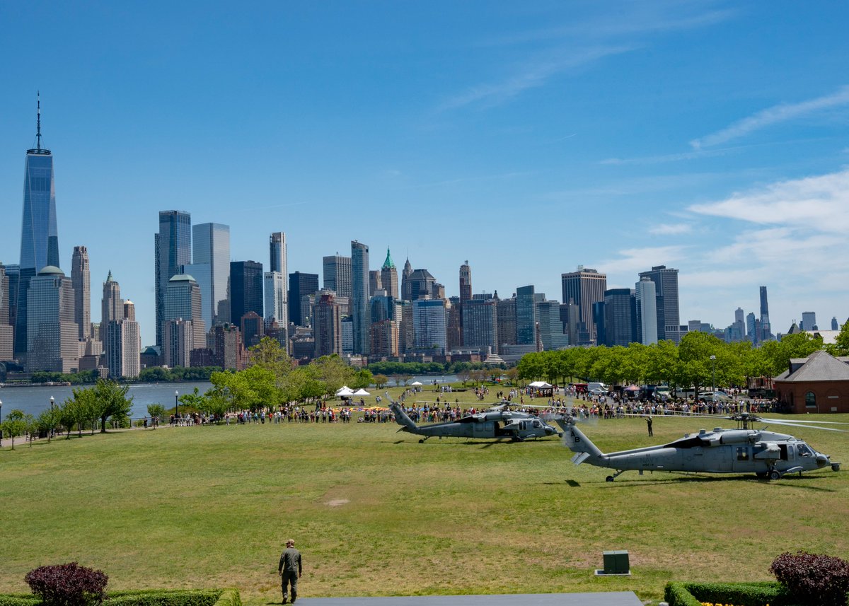 FleetWeekNYC's tweet photo. It was a beautiful day at Liberty Park! @LibertyParkNJ Helicopters attached to the "Dragonslayers" of Helicopter Sea Combat Squadron (HSC 11) landed and service members interacted with park goers. #FleetWeekNYC https://t.co/E5Bcl5hAyd