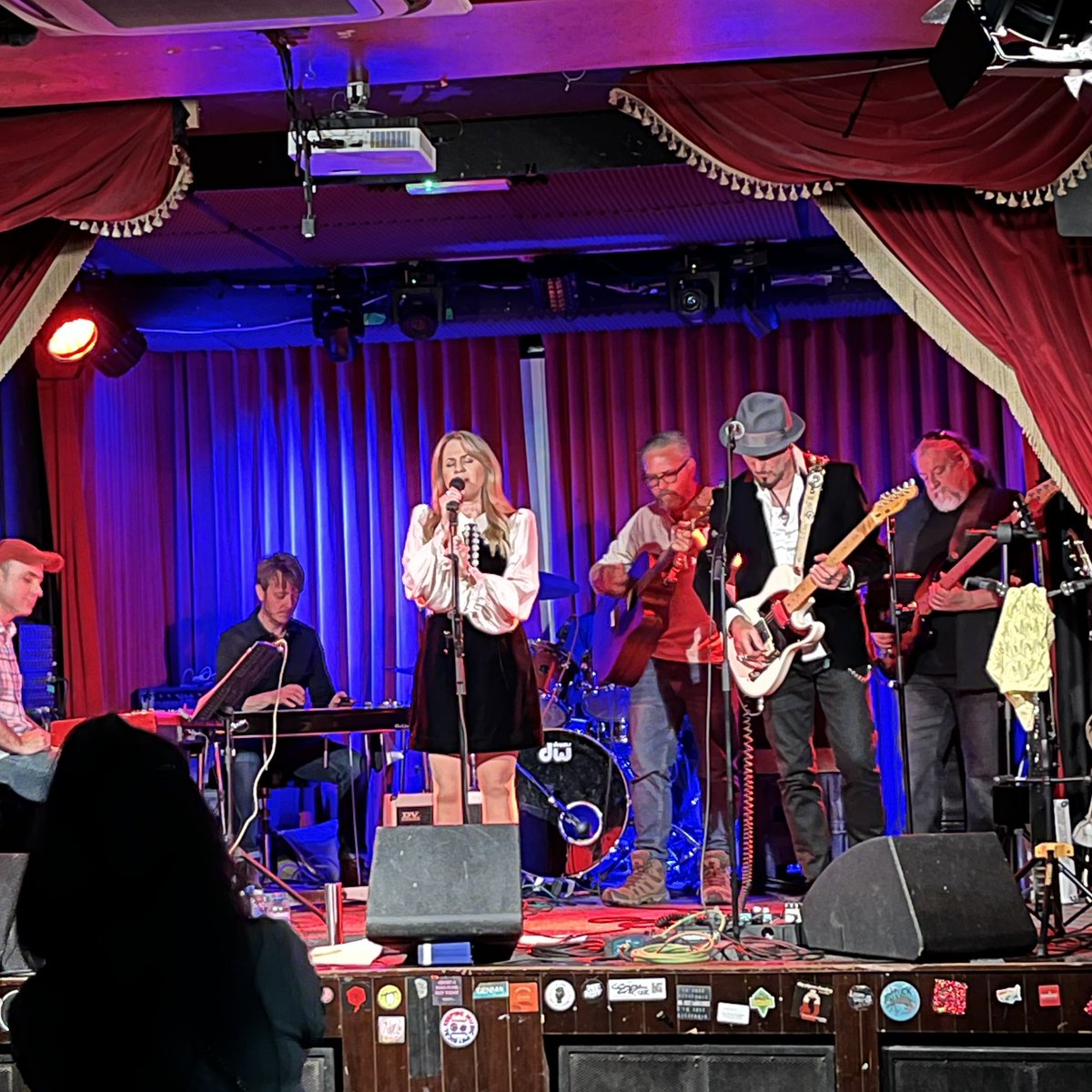 LarchCat's tweet photo. Lovely evening @WorkmansDublin as @club_remedy launch their new album #backtoyou #RemedyClub https://t.co/9c6HKH3mKY