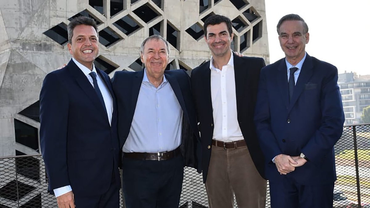 rielias22's tweet photo. #MassaEsMacri .
#YoNoVotoAMassa .
El más HDP de este gobierno cero peronista cero k. Una desgracia para la política y el
Mequetrefe y Cristina lo avalan.
Así estamos.hola q tal. https://t.co/kb8RSHaceE