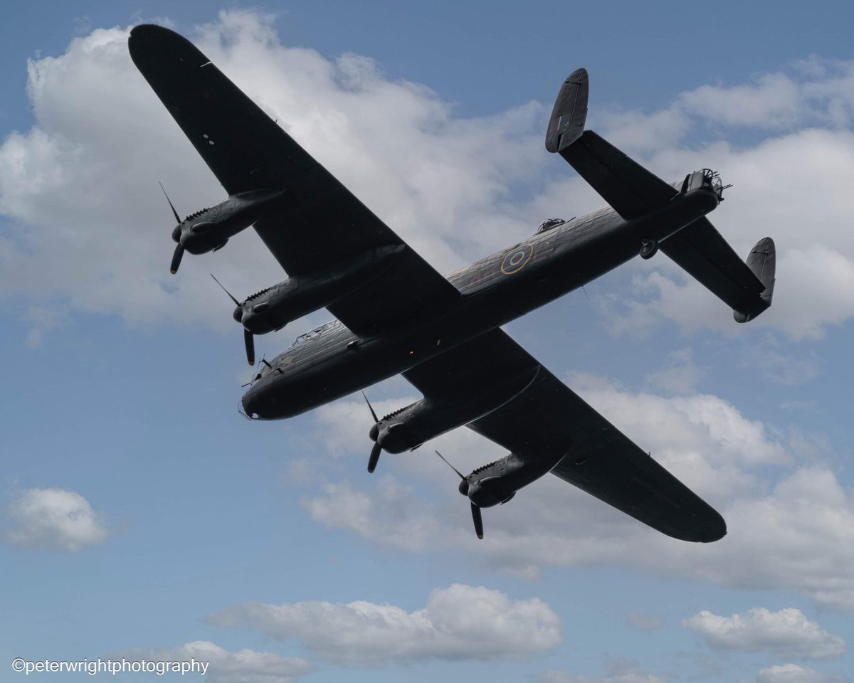Memorial flight Lancaster over Woodsmoor @BBCNWT @MENnewsdesk @OneStockport @My_Stockport @StockportMBC @stopinstockport