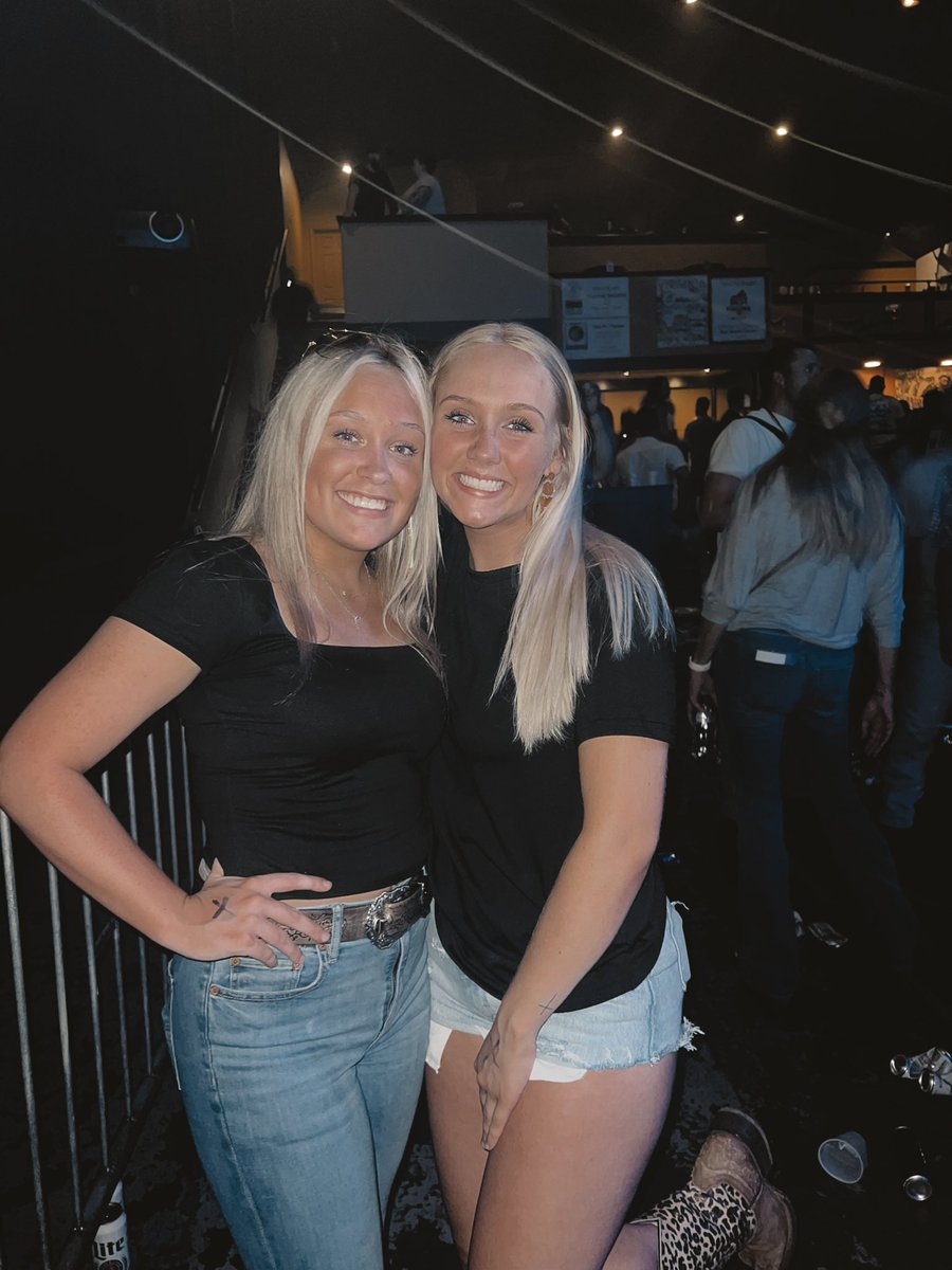 sskylynhall's tweet photo. A night to remember forever! @Kameron_Marlowe 💖💖💖 https://t.co/CQ8CaRMnVz