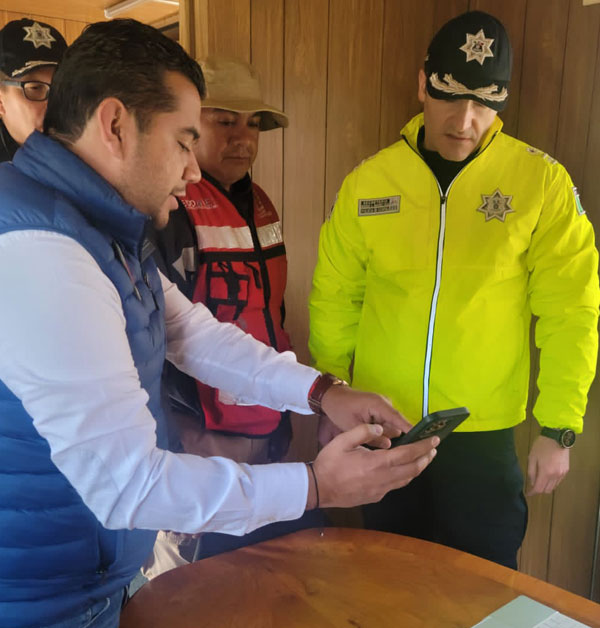 Con el titular de la <a href="/SS_Edomex/">Secretaría de Seguridad del Estado de México</a>, llevamos a cabo un recorrido de verificación en las 20 rutas de acceso y evacuación del volcán #Popocatépetl ante una posible emergencia. 🚦 El semáforo de #AlertaVolcánica permanece en 🟡 #AmarilloFase3
⚠️¡Mantente Informado!⚠️