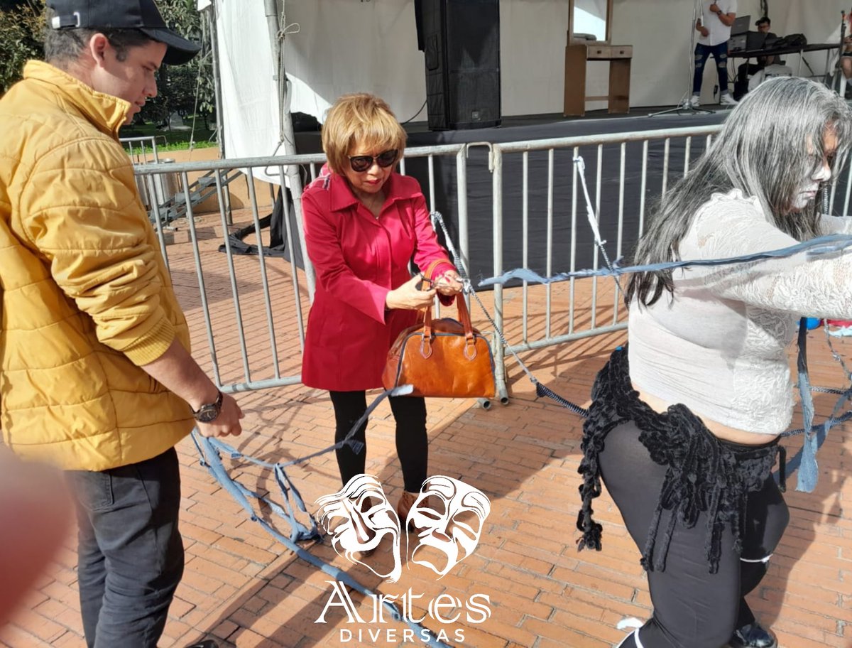 DiversasArtes's tweet photo. Propuesta escénica performatica "cortemos con los prejuicios"
Alcaldía Local de Santa Fe y La alianza pública para el desarrollo integral
@alcaldialocalsantafe 
@YESIDGARCIADUAR
#teatro  #performance  #mujeres  #psicologiasocial #TrabajoComunitario #centrodebogota https://t.co/mgaXZ3lc90