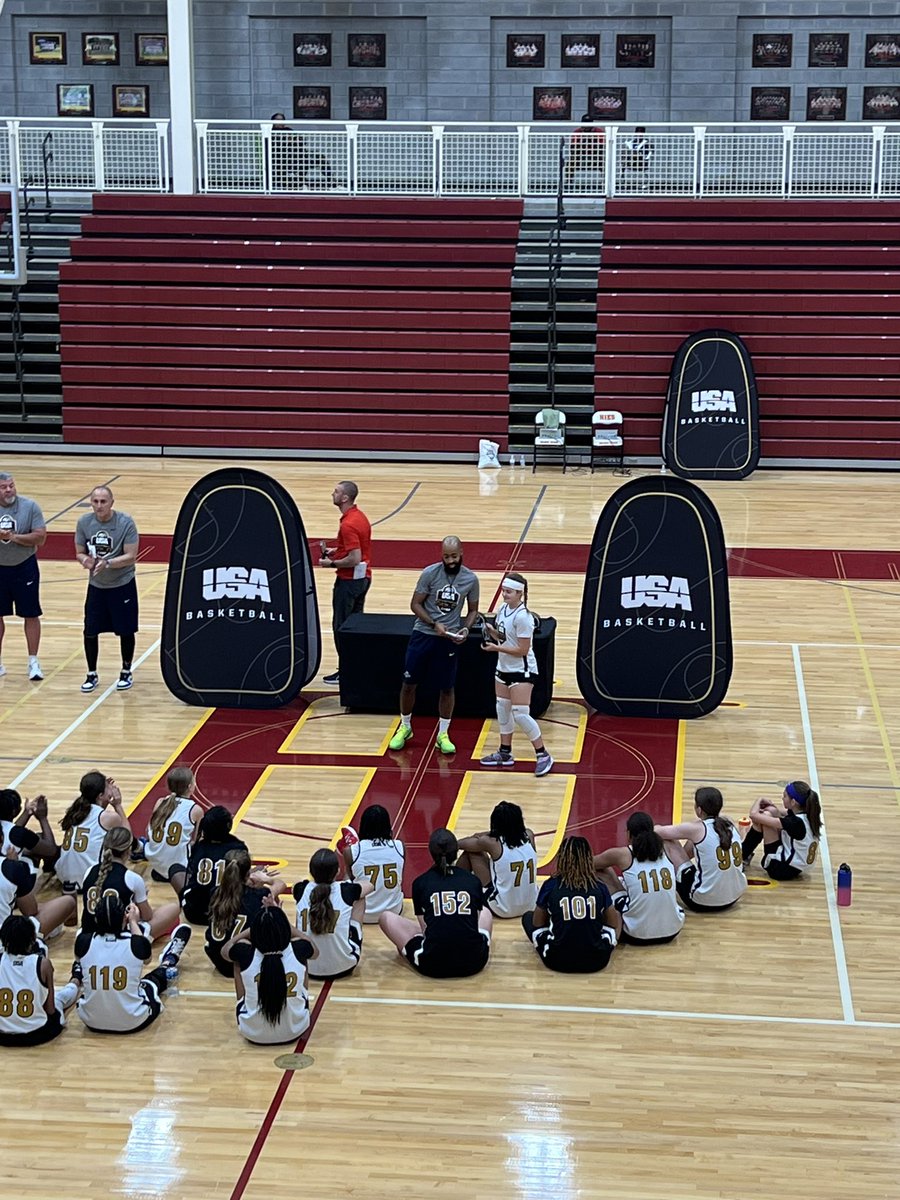 LuckyLefty_5's tweet photo. Thank you @usabjnt for a great weekend of basketball. To the young ladies this weekend, continue to be a good person on and off the court. Looking forward to seeing all yβall achieve your goals #USAbasketball #drillworktraining https://t.co/YirEb8wTee