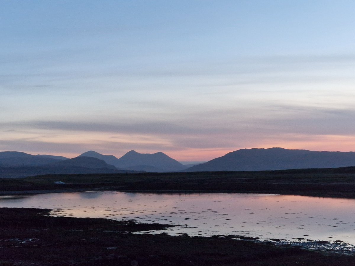 10.45pm Isle of Skye, Scotland 🏴󠁧󠁢󠁳󠁣󠁴󠁿
Three weeks until midsummer.