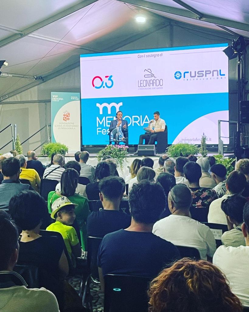 memoriafest's tweet photo. E con l'immagine di #LucaToni sul palco della Tenda della Memoria vi auguriamo la buonanotte ringraziandovi per essere stati con noi durante questa edizione del Festival. Arrivederci al prossimo anno! 

#MemoriaFestival https://t.co/oMC7RpUM6h
