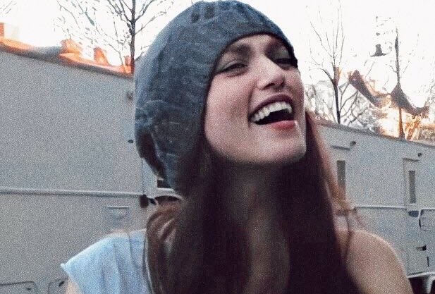 luthorsx's tweet photo. forbidden | au supercorp

a irlandesa, lena luthor, muda para os estados unidos para fazer faculdade e fica temporariamente na casa de seu primo. o que ela não esperava, era cair nos encantos da adorável e sedutora kara danvers, com quem seu primo era casado. https://t.co/HY7kIO60Tm