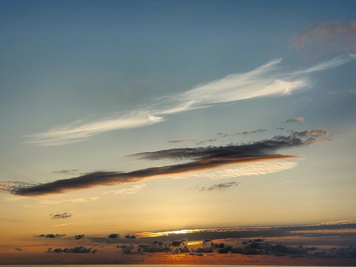 AlGalCar's tweet image. Atardecer de hoy que va desmayando a mayo desde #Bajamar #LaLaguna #Tenerife #Canarias