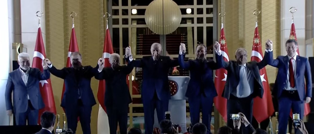 HÜDA-PAR’la aynı sandığa bir ülkücüyü kessen girmez… Türk bayrağındaki ‘Türk’ ifadesini çıkarmayı talep eden HÜDA-PAR’la Türk milliyetçileri nasıl yan yana gelebilir..
<a href="/DrSinanOgan/">Dr. Sinan Oğan</a>