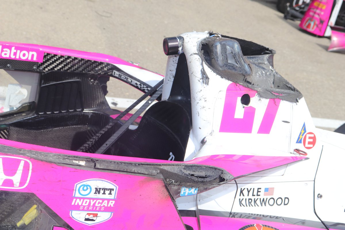jackson2lincoln's tweet photo. Carro do @KKirkwoodRacing após o acidente
O carro da #Indy é um tanque de guerra! Pilotos mais seguros do que NUNCA. Quem é contra o aeroscreen e fica com papinho de automobilismo raiz, ACEITE, apenas isso. Santo Antônio e Aeroscreen intactos.
#Indy500 #ThisisMay #BlogNAIndy500 https://t.co/fFVwGFmlOU