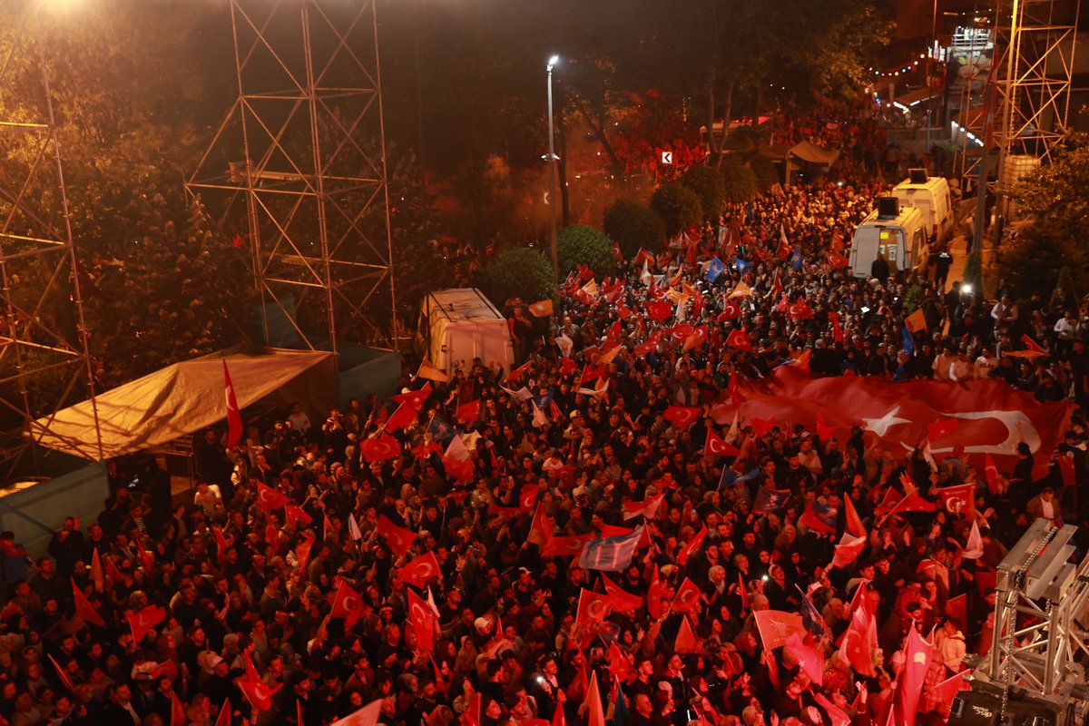 Teşekkürler İstanbul 🇹🇷 AK Parti İstanbul Başkanlığımızda Yüzyılın Zaferinin coşkusuyla