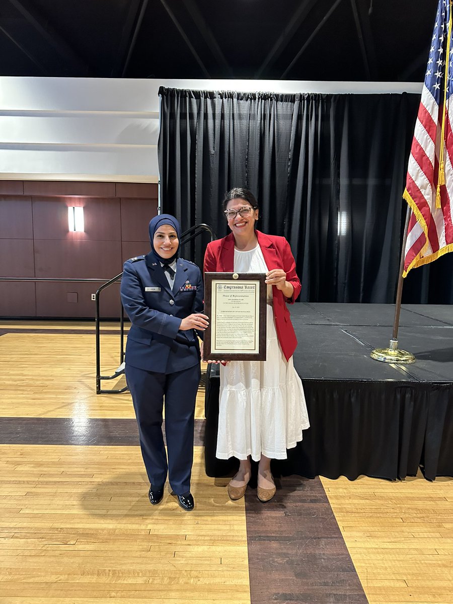Tonight, we honored U.S. Air Force Captain Maysaa Ouza who is serving as this year’s Memorial Day Parade Grand Marshal!

Captain Ouza’s life, career, and leadership continue to inspire the Dearborn community.

#MemorialDay 🇺🇸