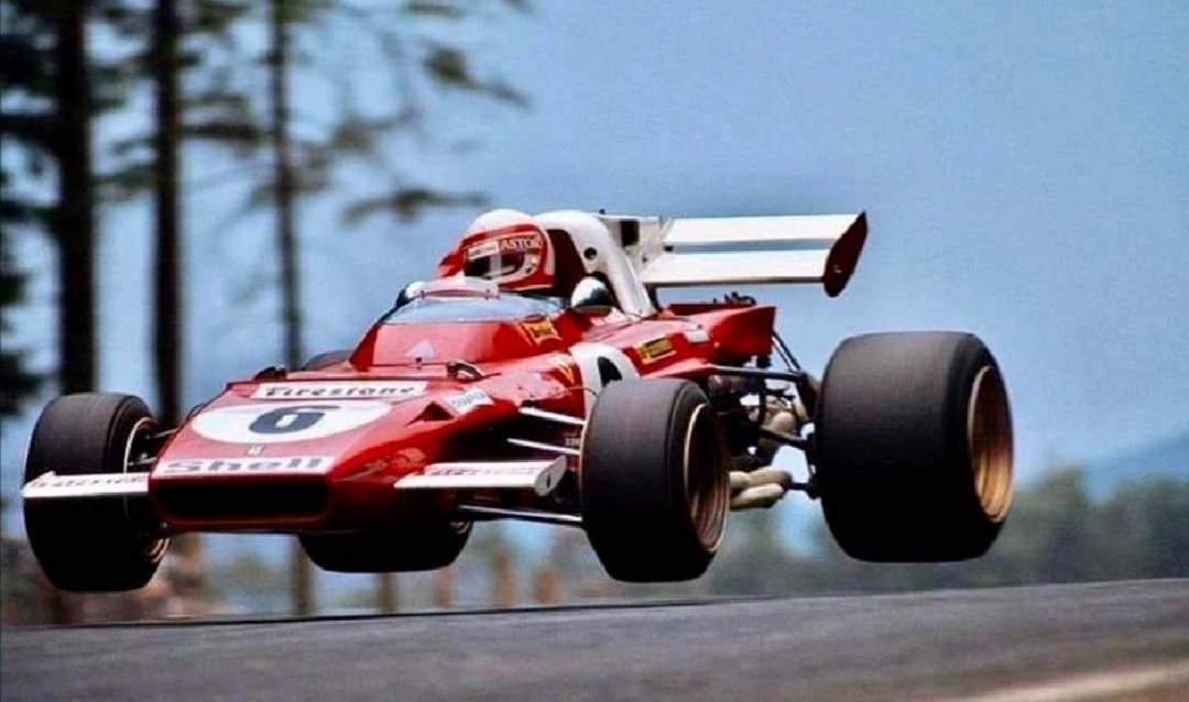 1971 #Nürburgring 🏁
🆑ay Regazzoni🇨🇭 in his Ferrari 312B... High, so high.
#classiccars