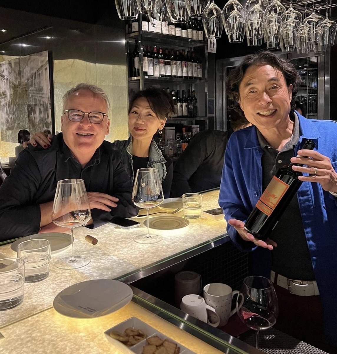 It was fun to be back last night with my old friend KP at his Casa del Vino wine bar in Seoul with my family and friends! @casakp

#seoul #korea #jamessuckling #winelover #winecritic #winetravel #winetourism #wine