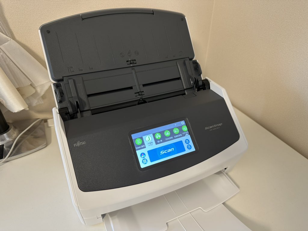 yoshino_en's tweet image. #ScanSnap 導入
領収書、書類、名刺、写真などをスキャンして指定フォルダに保存。
書類はPDFで、領収書はfreeeのファイルボックスにJPEG、写真はJPEGで子どもフォルダへ。
ScanSnapはきっちりと原本のサイズでスキャンしてくれます。丸まったレシートもアイロンかけたような仕上がり。