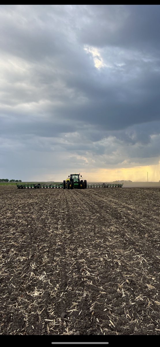 Hell of a season getting all the quirks out of a new to us planter but I can happily say the corn is all in! Thank you to all our valued planting and equipment rental customers! 🌽🌽