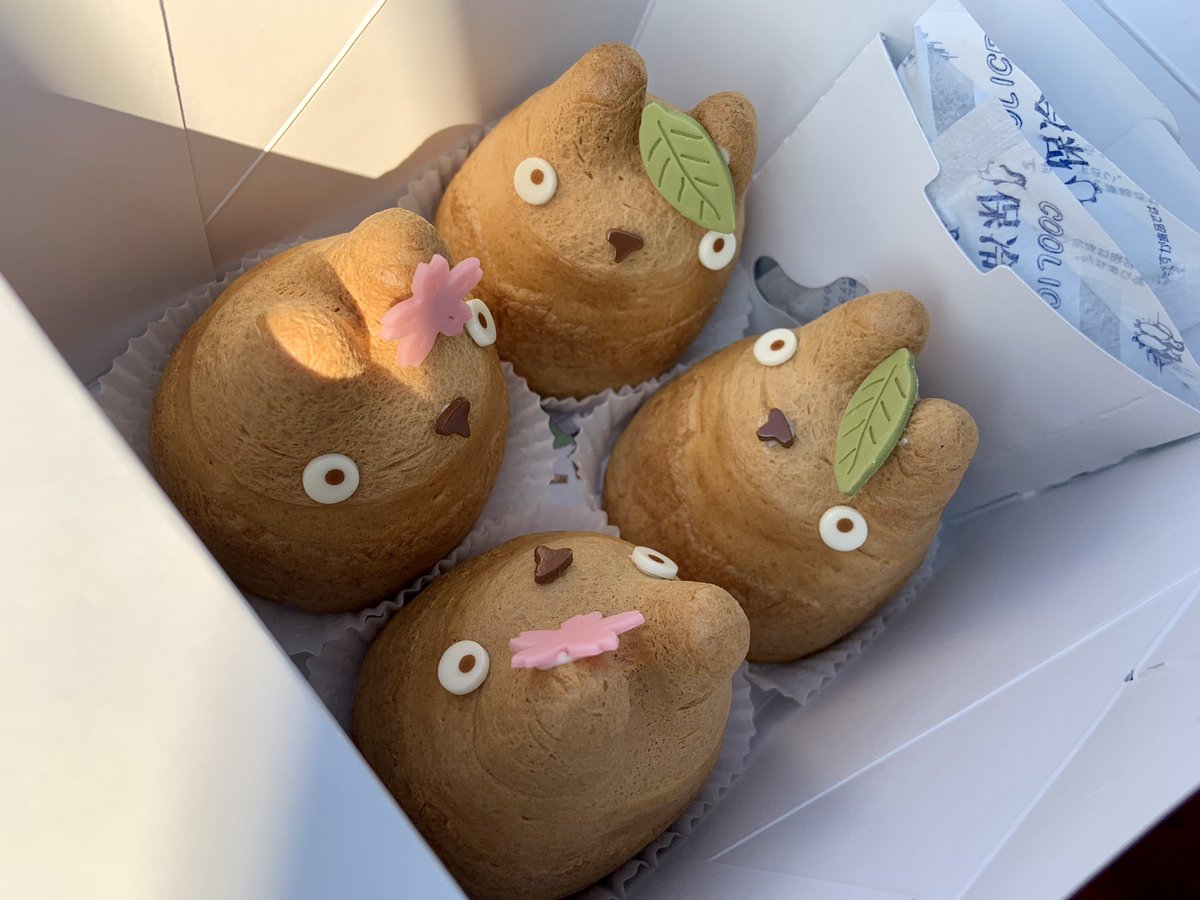 Official Totoro Cream Puffs @shirohige_puff with variety of filling in Shimokitazawa, Tokyo | more photos @ foodlovergirl.com/short-higes-cr…
#shirohiges #creampufffactory #daita #shimokitazawa #myneighbortotoro #totoro #bakery #creampuff 
#tokyofoodie #tokyoeats #japaneats  #東京グルメ