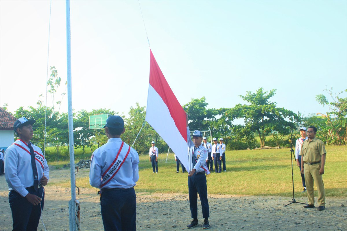 smpittsamfupml's tweet photo. Upacara Hari senin 29 Mei 2023. Terimakasih Kepada Kelas 8A yang telah sukses menjadi Petugas Upacara.
#smpittsamrotulfuadpemalang
#upacarabendera
Lebih Lengkapnya silahkan Baca Berita dibawah ini:
https://t.co/CLv31B2XF0 https://t.co/d4zYJ1GNoW