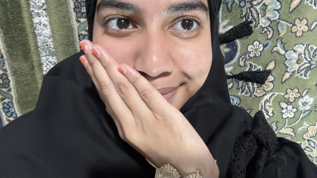 icsmksh's tweet image. EH look we’ve got interesting facts on our  Vice Secretary, Mahani

i often give someone a stare, they find it scary but then i just do it for fun because why not🤣 . I love how i have the best team eva and i’m so in love with the people surrounding me in interact . ✎