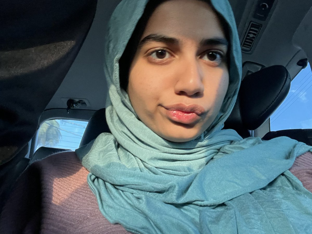 icsmksh's tweet image. EH look we’ve got interesting facts on our  Vice Secretary, Mahani

i often give someone a stare, they find it scary but then i just do it for fun because why not🤣 . I love how i have the best team eva and i’m so in love with the people surrounding me in interact . ✎