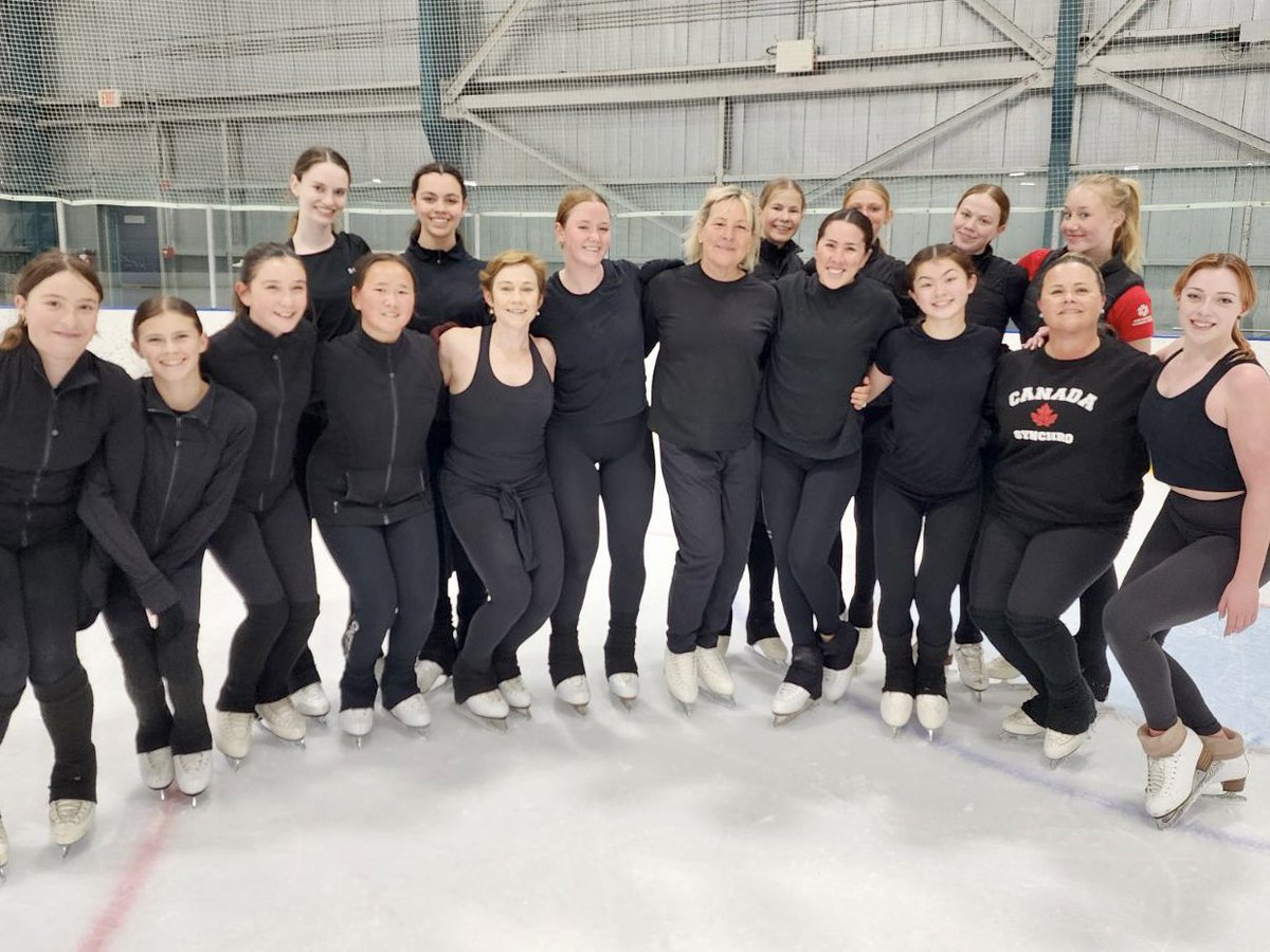 Thank you, Tracy Wilson! 
No jumps, no spins, no step sequences… just the basics… Finding the joy in the freedom that comes with mastering your edges!  
A fantastic opportunity for over 60 skaters from our synchro and adult communities with an absolute legend ❤️⛸️