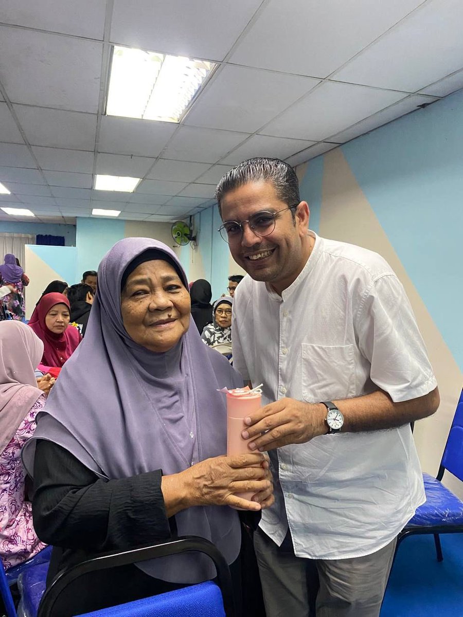 Program ini bertujuan untuk menghargai penat lelah para ibu dan wanita yang banyak berjasa untuk kita semua. 

Terima kasih kepada semua yang turut menghadiri program tersebut bagi memeriahkan lagi majlis dan suasana.

#KualaKubuBharu 
#KitaKekalBersama