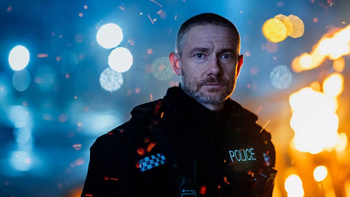 I finally started watching #TheResponder and after three episodes I'm very impressed, especially with the scouse, I'd be lost without subtitles.
And Chris had all my sympathy from the first scene, one look into those sad eyes was enough. Kudos to #MartinFreeman!👏