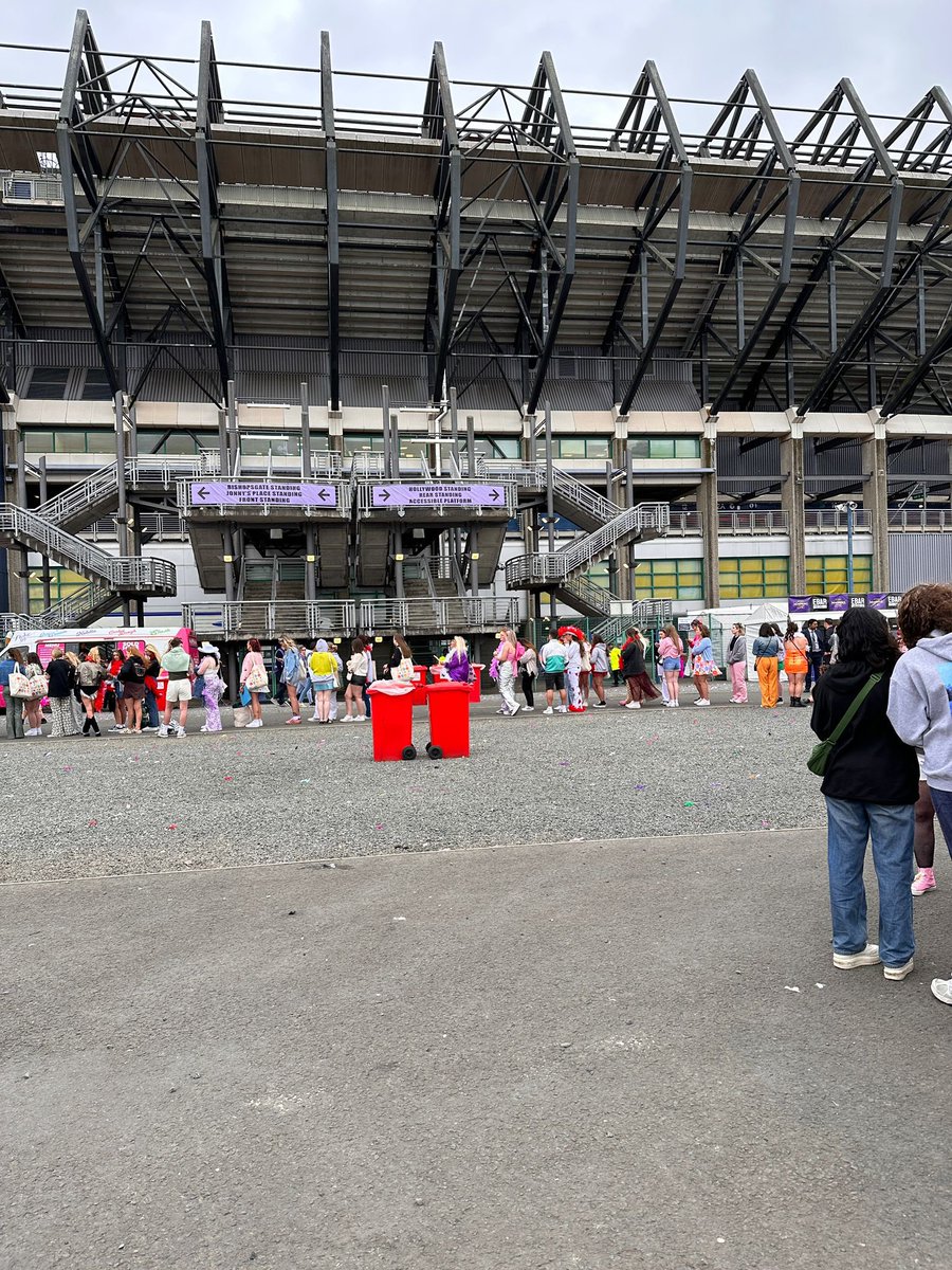 lovely Scottish sunshine  while working <a href="/Harry_Styles/">Harry Styles.</a> @BTMurrayfield , G4S team in full flow  for security and stewarding, great crowd 

#events #Edinburgh #murrayfield #Glasgow <a href="/MCoopsG1/">Michael Cooper (Coops)</a>