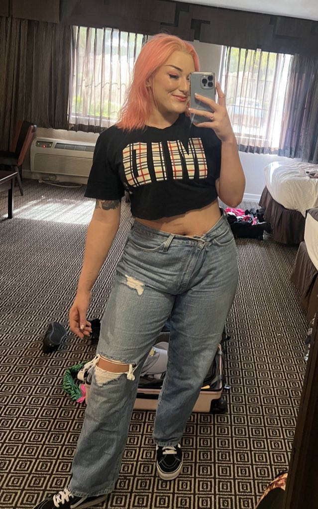 ALLIE KATCH on Twitter: "Which shirt should I wear tonight #