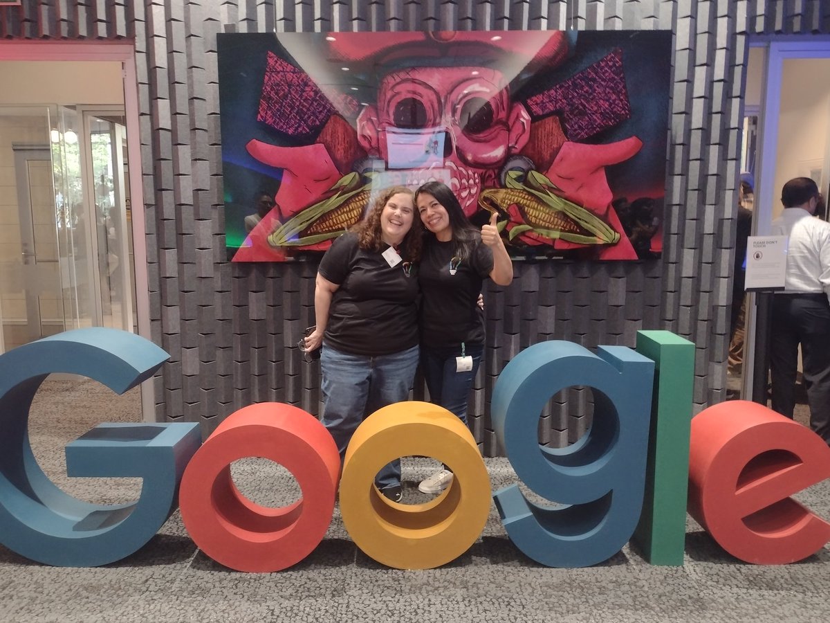 clauperfecto's tweet photo. Dos de mis influencers favoritas, que conocí online viendo #elcolesigue, fue un placer verlas y abrazarlas en persona ayer en #empoderaturealidad 🤗 @robertavaquino @NayBelaunzaran 
#GEGCDMX #geghispanoamerica https://t.co/68GPfeRtRR