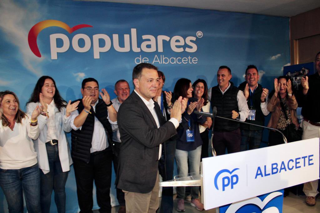 Selopezmanuel's tweet photo. ✅ Gracias, gracias y gracias a los albaceteñosque nos han otorgado la confianza mayoritaria en el Ayuntamiento de Albacete con casi 8.600 votos más que hace cuatro años y hemos ganado al PSOE por 5 puntos. 

🗳️El PP ha obtenido más representación que toda la izquierda junta. https://t.co/rmbJ3db3v4