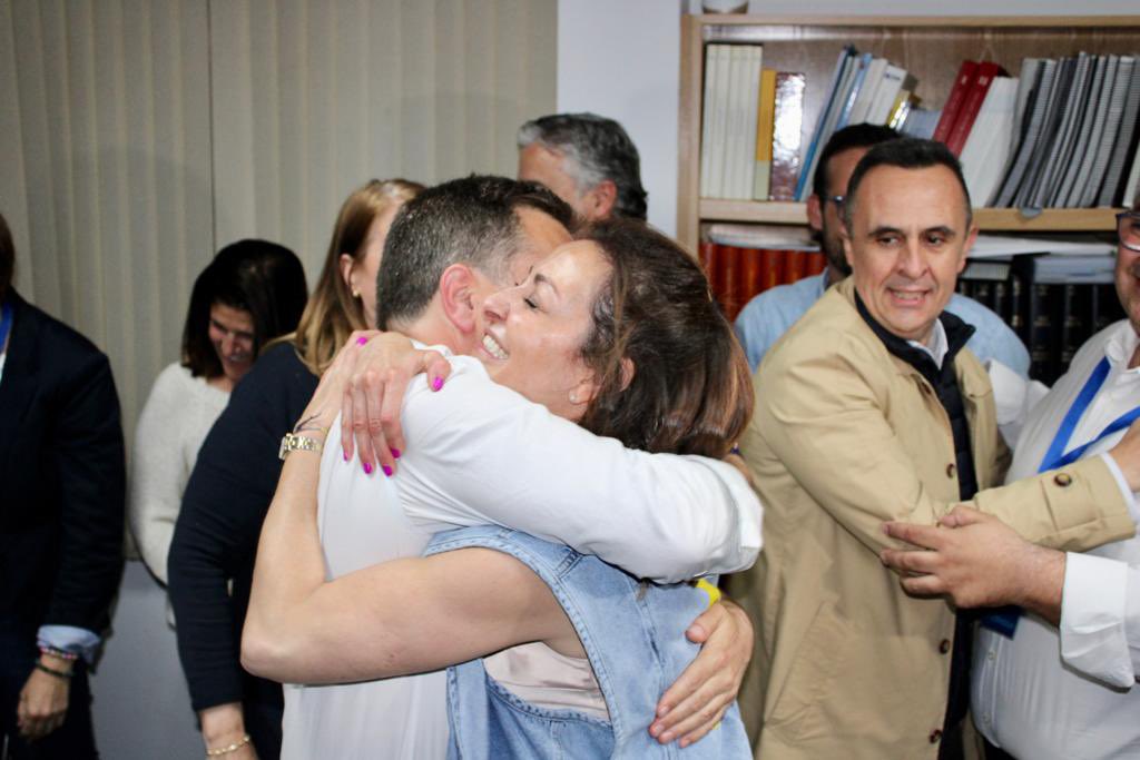 Selopezmanuel's tweet photo. 🙏Me siento muy honrado y orgulloso de todos mis compañeros que van a representar a Albacete desde la dignidad, la honradez, la verdad, la honestidad y la transparencia. 

💪🏻Ilusionado y comprometido con Albacete y los albaceteños por los que trabajaré sin descanso. https://t.co/9xZQvWfQP1